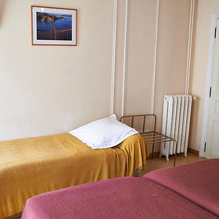 Hotel Maillot Ньой сюр Сен Екстериор снимка