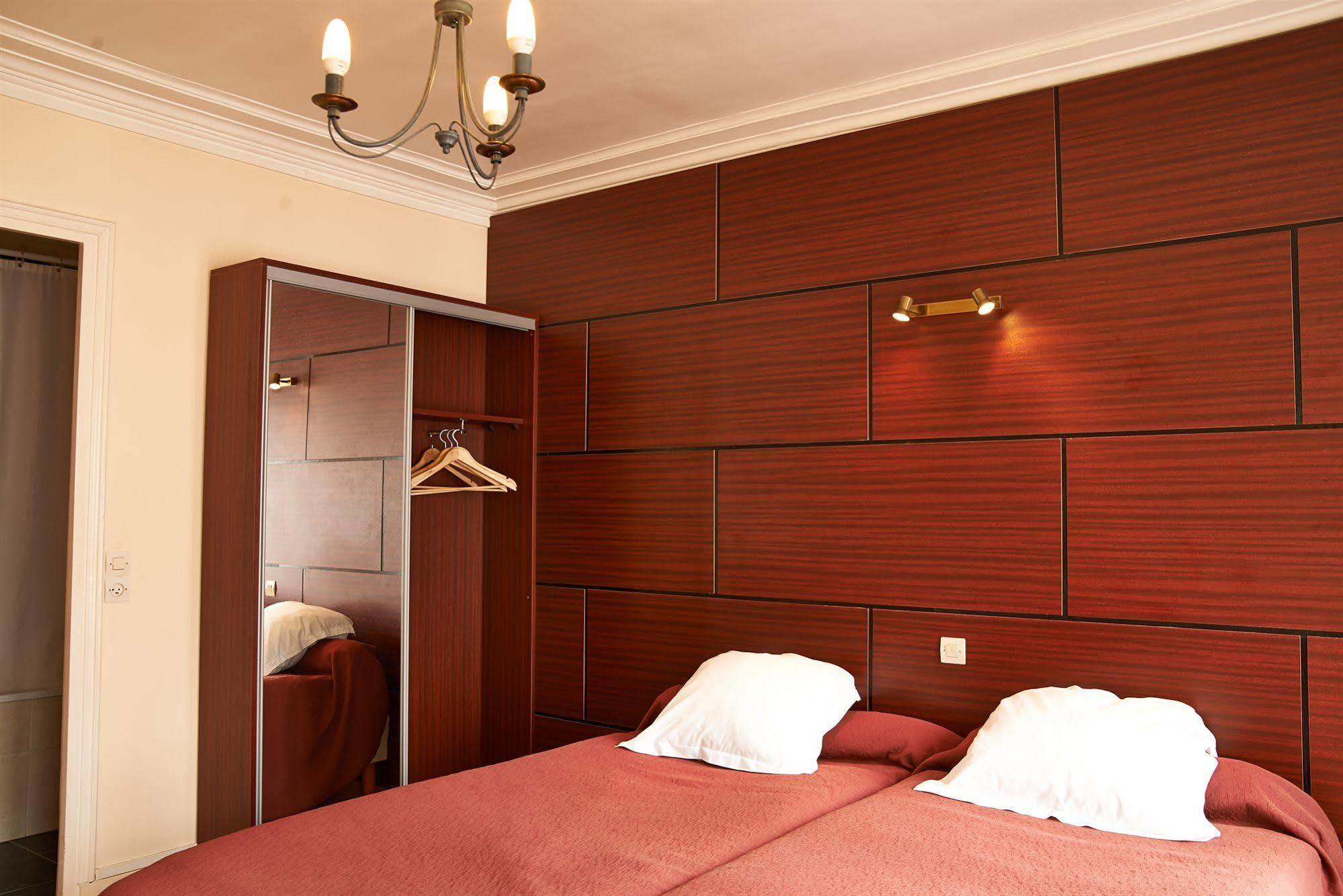 Hotel Maillot Ньой сюр Сен Екстериор снимка