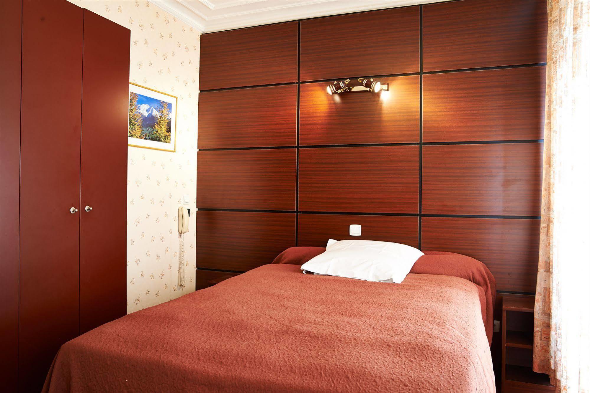 Hotel Maillot Ньой сюр Сен Екстериор снимка