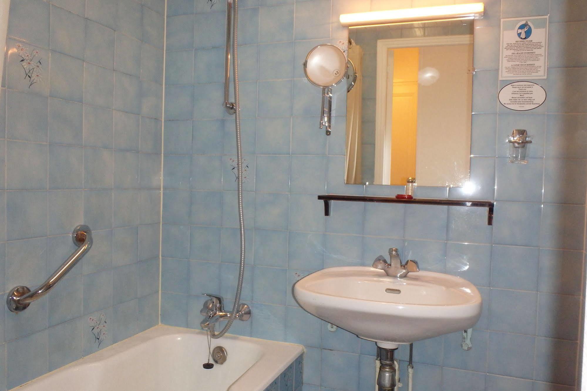 Hotel Maillot Ньой сюр Сен Екстериор снимка